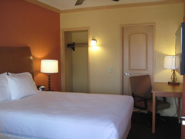 Americas Best Value Inn - Porterville image 7